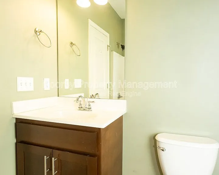 226 N Hickory St — Photo 13