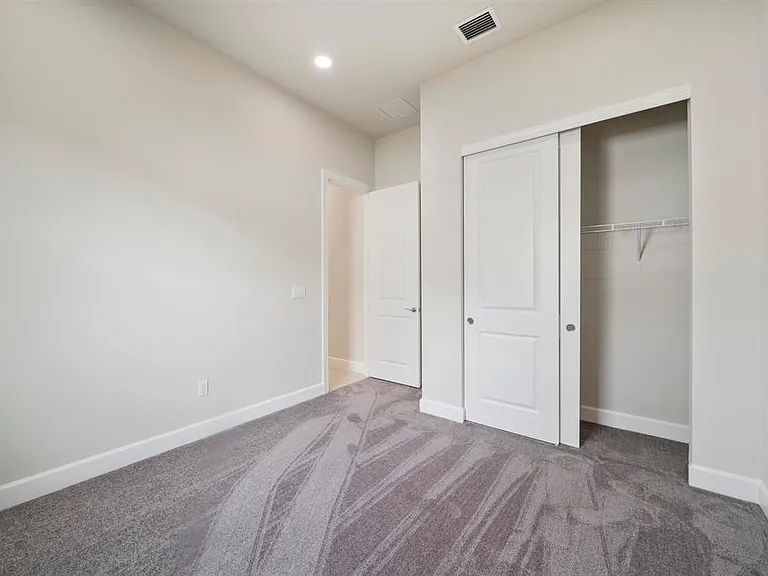 818 SE Courances Dr — Photo 15
