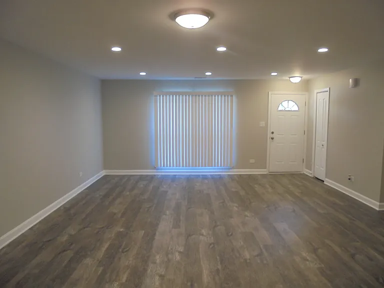 408 Sunset Ln — Photo 3