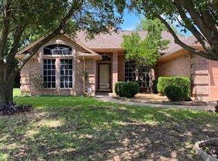 748 Bryan Dr, Burleson, TX 76028
