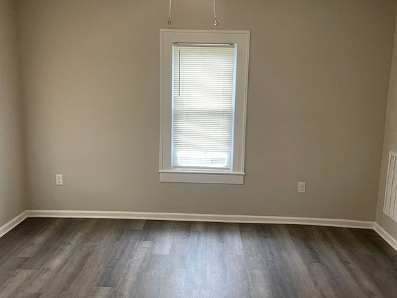 3rd image of 816 Efird St