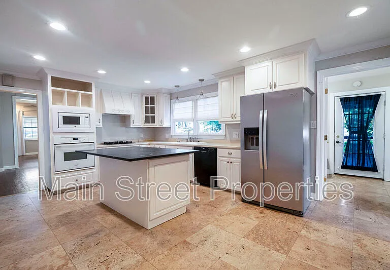 1915 E Avery St — Photo 7