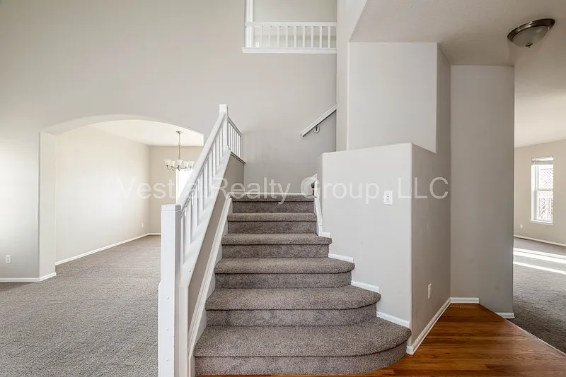 4 bed, 2.5 bath, 2156 sqft, $2,995 — Photo 3