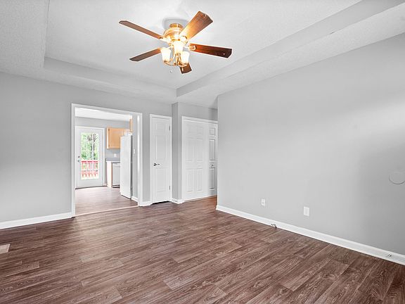 3rd image of 3404 Albert Dr
