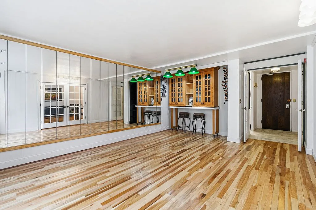 Building Photo - 233 E Erie St #1602