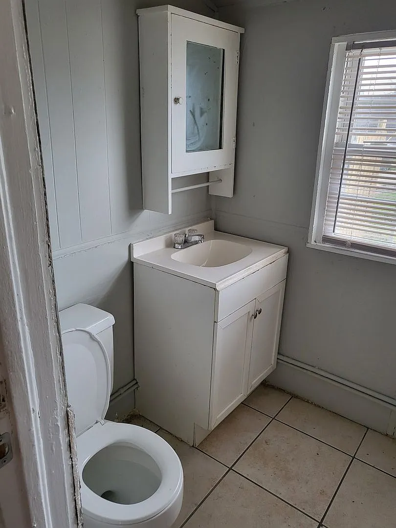 Flow through house with washer dryer hook up and off street parking EHA Approved — Photo 3