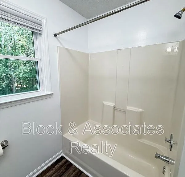 401 Holly Berry Ln — Photo 25