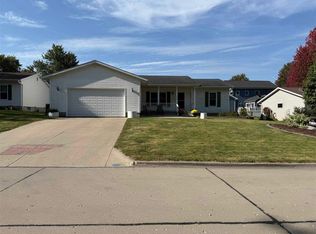 203 Valley Rd, Williamsburg, IA 52361