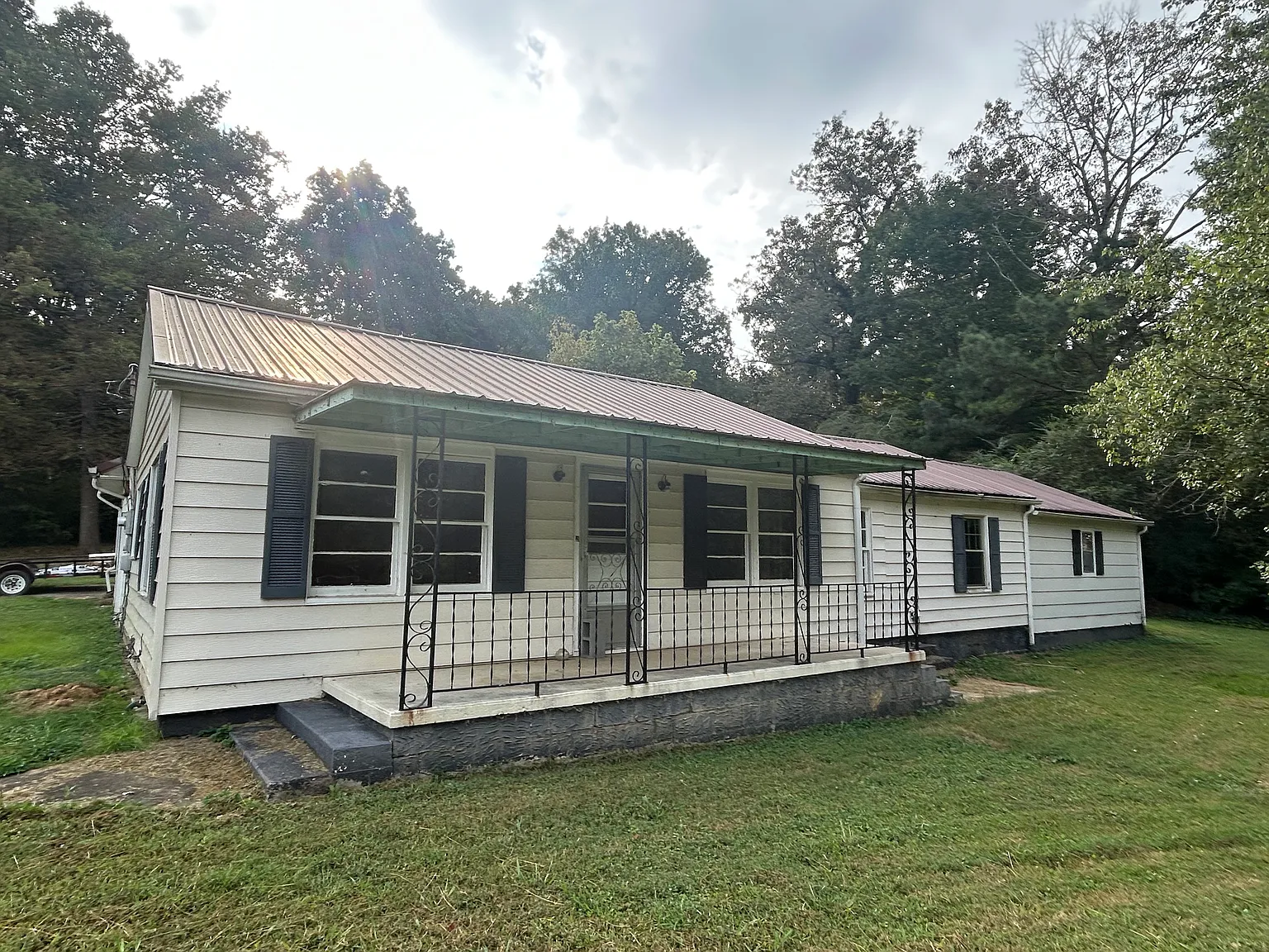 3 bed, 2228 sqft, $1,700 — Photo 2