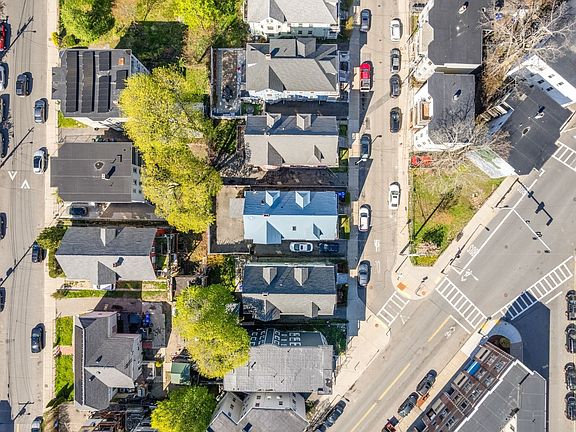 4th image of 8 Colonial Ave