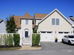 4 Wimbledon Cir, Portsmouth, RI 02871