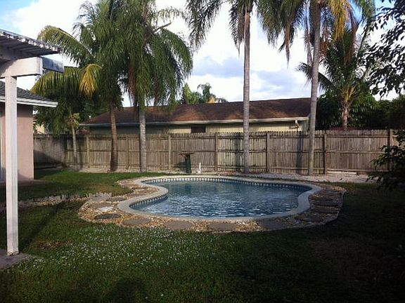 3rd image of 4648 Sunrise Blvd