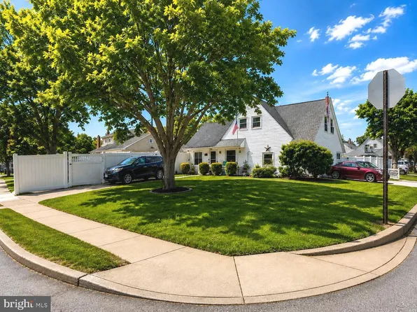 43 Northpark Dr, Levittown, PA 19054