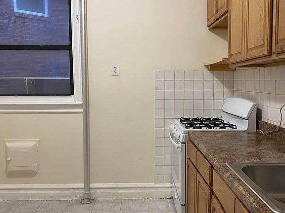 3rd image of 1315 50th St #C11
