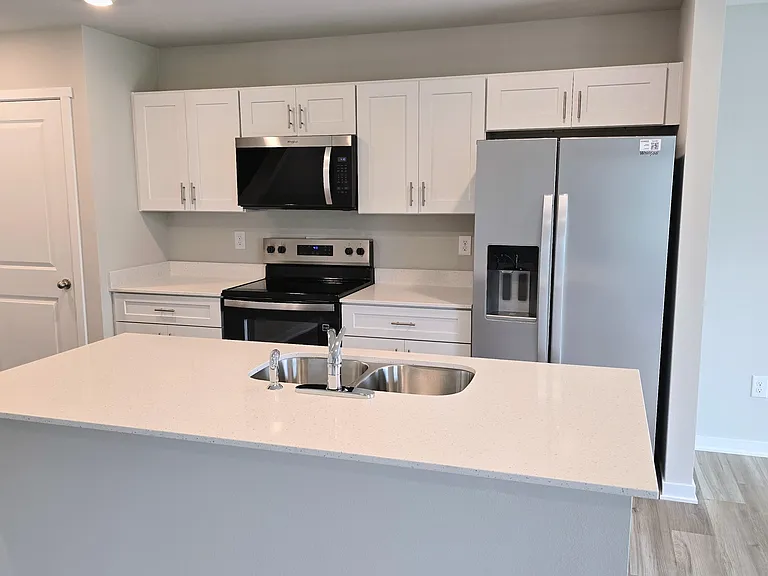 523 Kinley Dr #1 — Photo 13