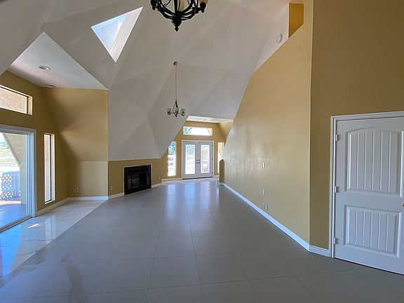 3rd image of 49650 Carriage Ct