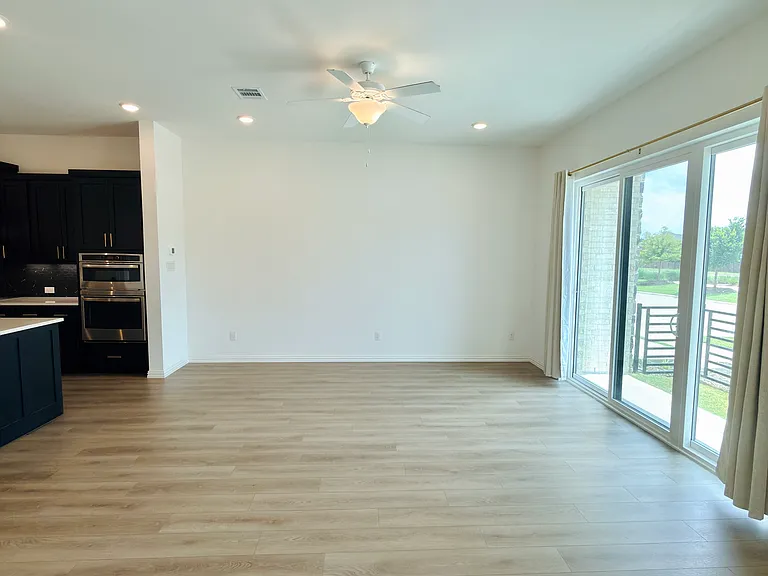 1210 Daybreak Dr — Photo 8