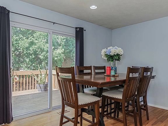 Dining area , siliding door open to deck