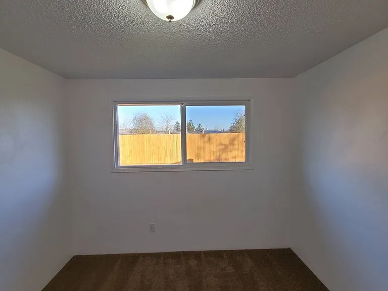 4311 Waverly Dr NE — Photo 17
