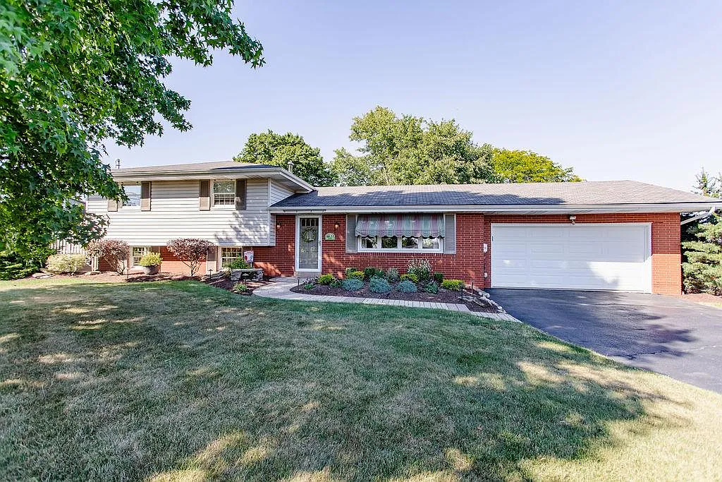 100 Manchester Dr photo 1