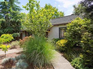 101 Mandalay Rd, Oakland, CA 94618