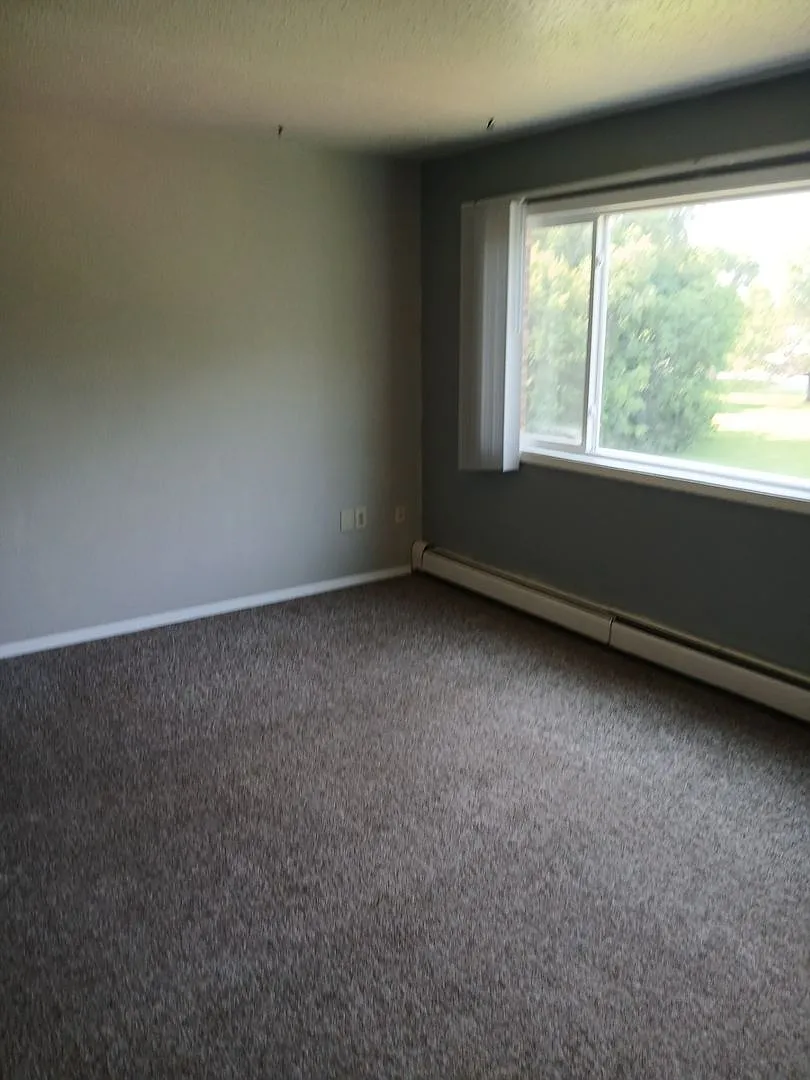 Lincoln Estates — Photo 2
