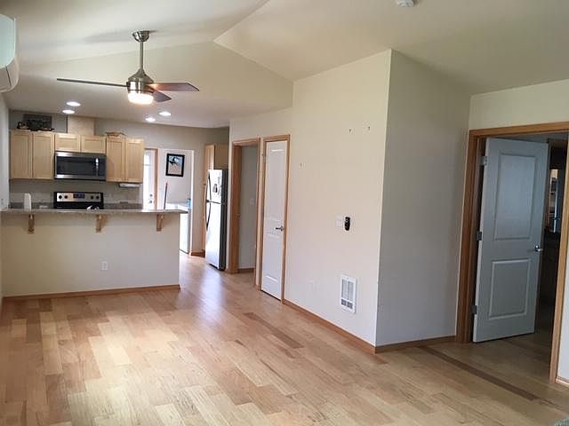 1st image of 394 NE Ohenry Ct