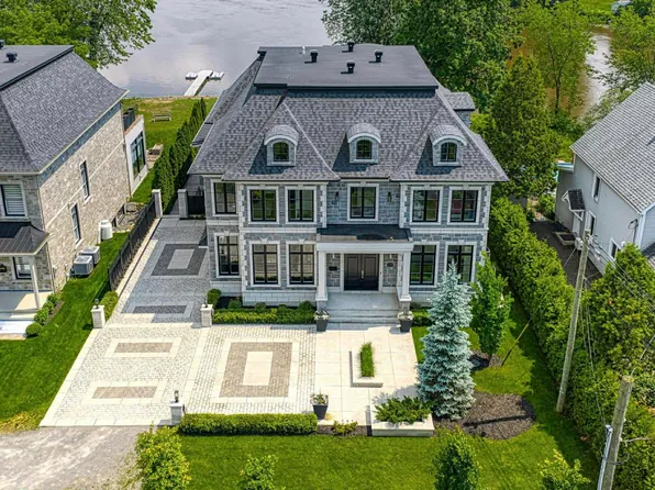 10 Rue Jardin Islemere, Laval, QC H7Y 1M5