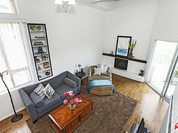 5th image of 10911 Bluffside Dr APT 14