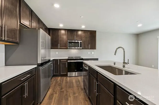 Modern Kitchen with Stainless Steel Appliances