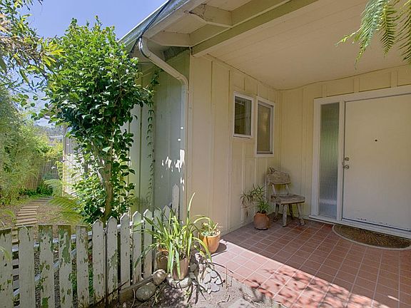 2nd image of 422 Club House Dr