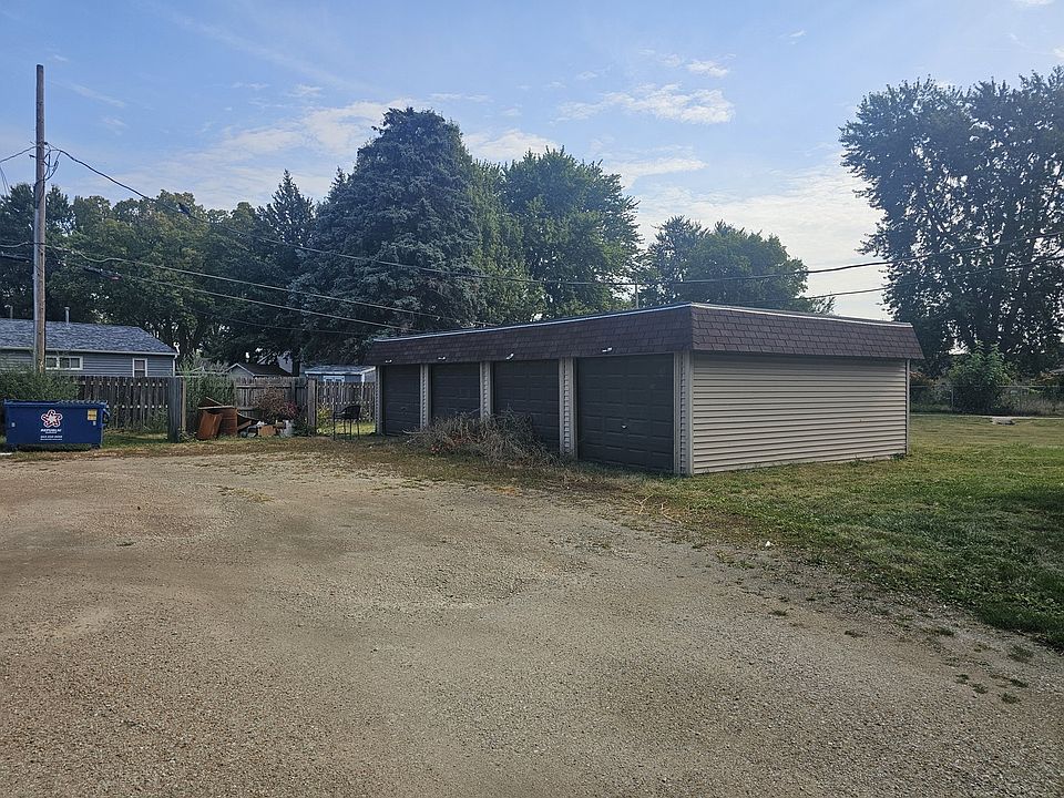 2nd image of 406 Circle Dr
