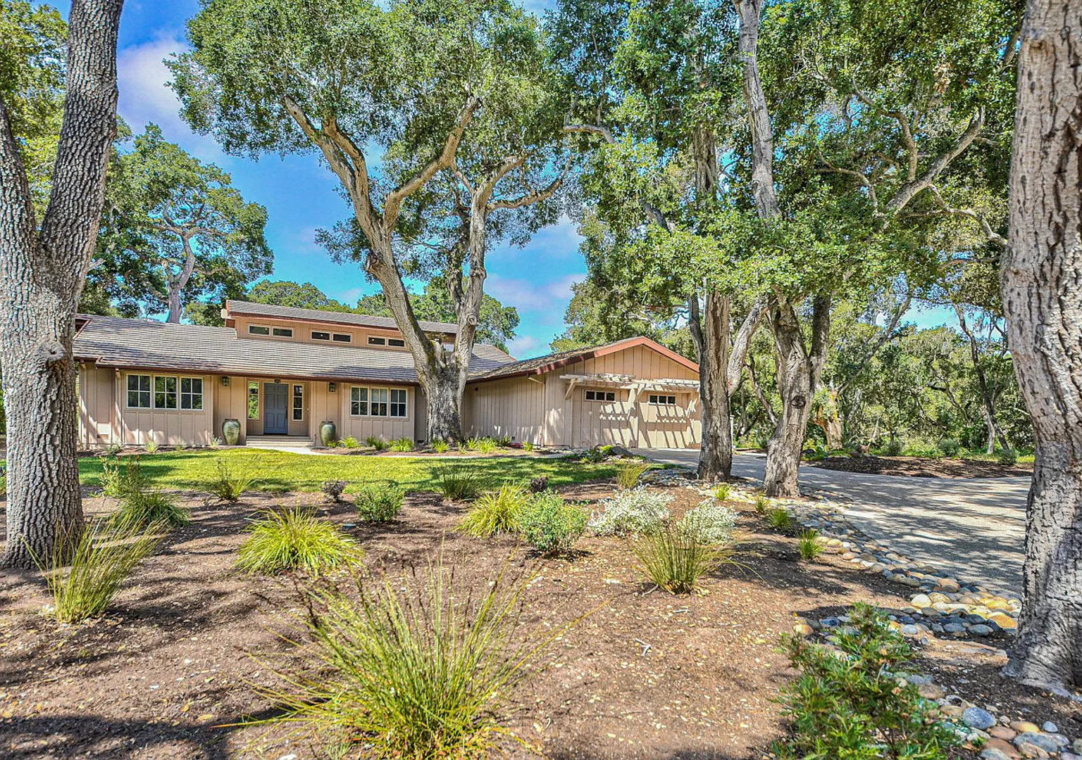 Luxury Living in Corral de Tierra! Available November 1st! — Photo 1