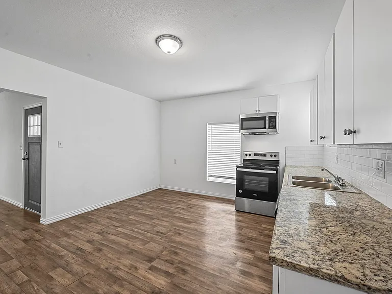 708 W Day St — Photo 10