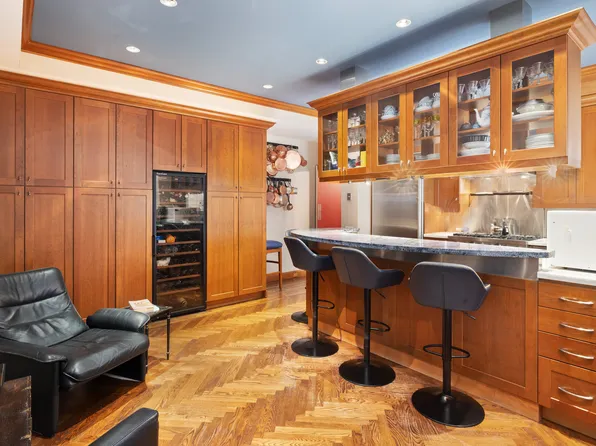 829 Park Avenue image 6 of 14