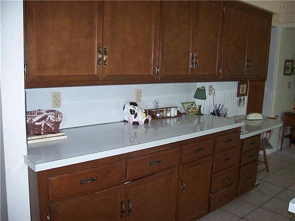 5th image of 2811 E Southwood Dr