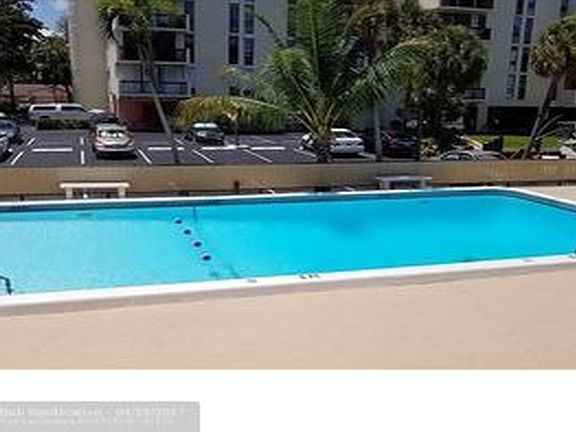 3rd image of 3051 NE 48th St APT 402