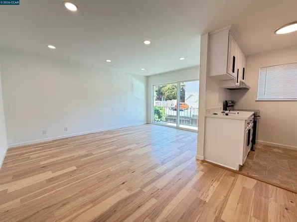 10 Moss Ave APT 15, Oakland, CA 94610