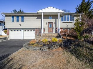 145 Old Country Rd, Deer Park, NY 11729