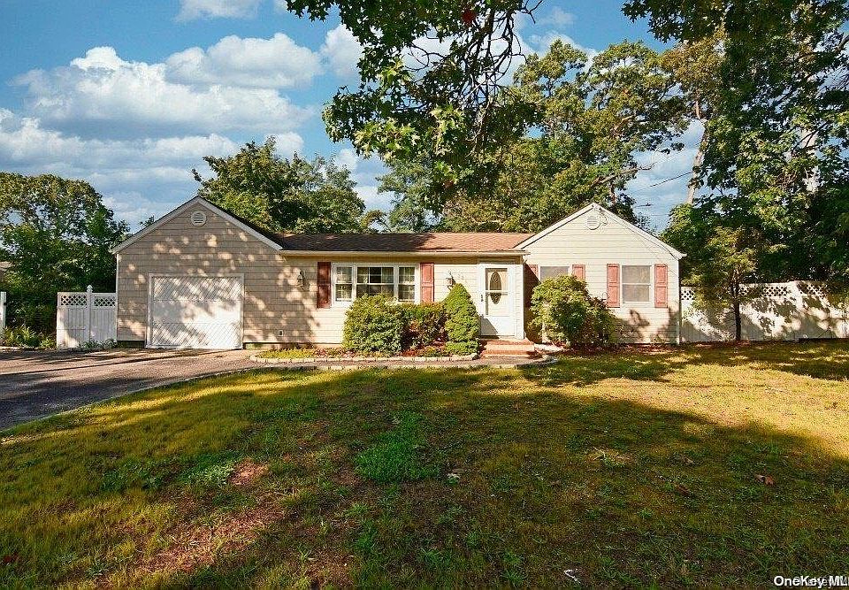 1st image of 226 N Evergreen Drive