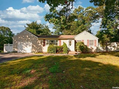 226 N Evergreen Drive, Selden, NY, 11784