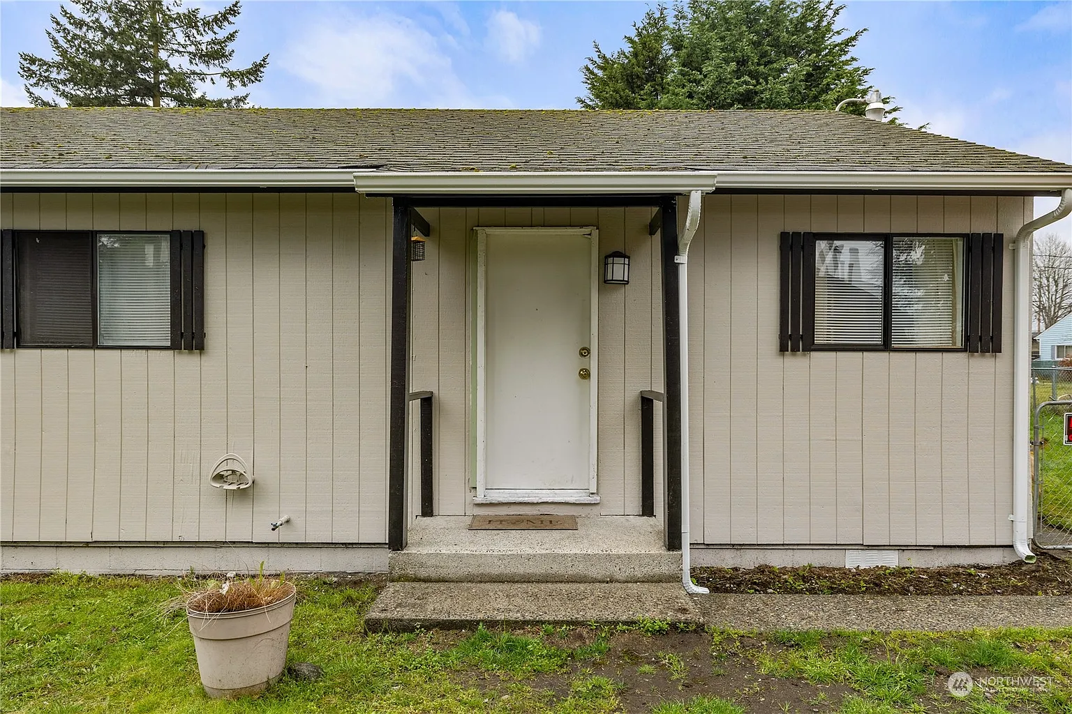 9216 9218 33rd Avenue Ct S photo 1