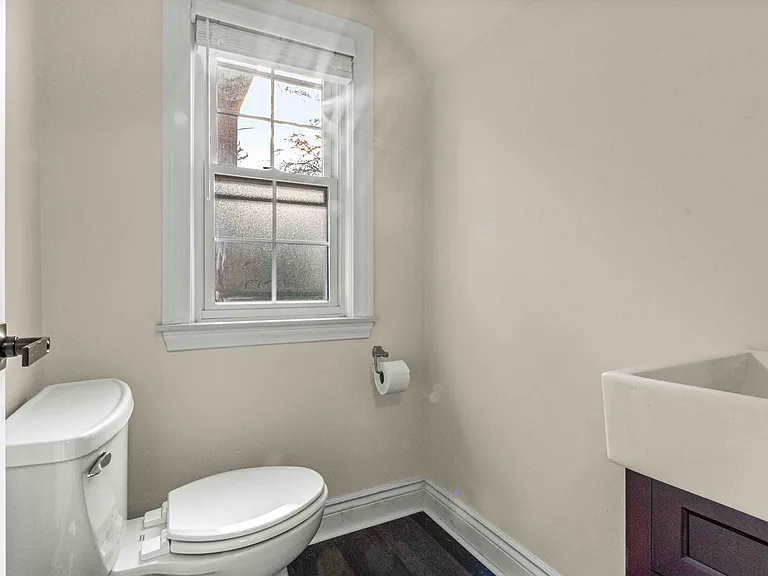 115 Biddle Ave — Photo 14