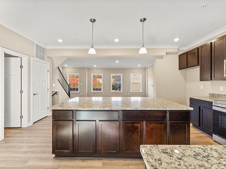 705 Ravenshire Ct — Photo 8