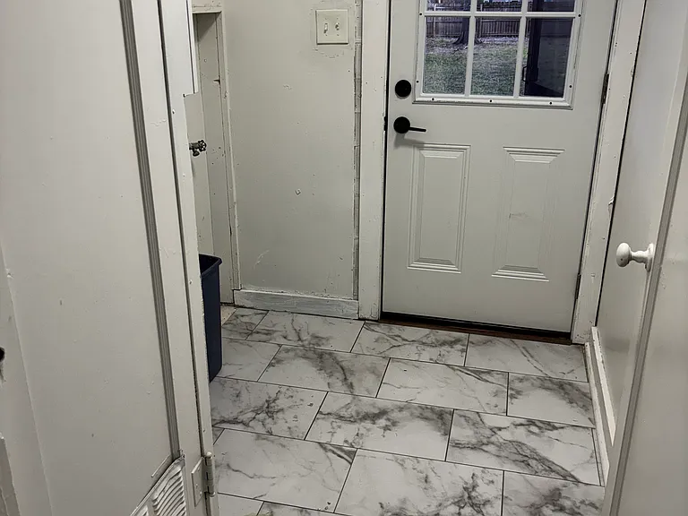 1037 W Hickory Ave — Photo 4