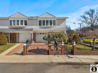 1665 156th St, Whitestone, NY 11357