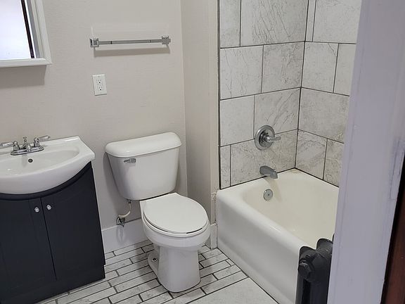 3rd image of 2714 Ingersoll Ave #723741