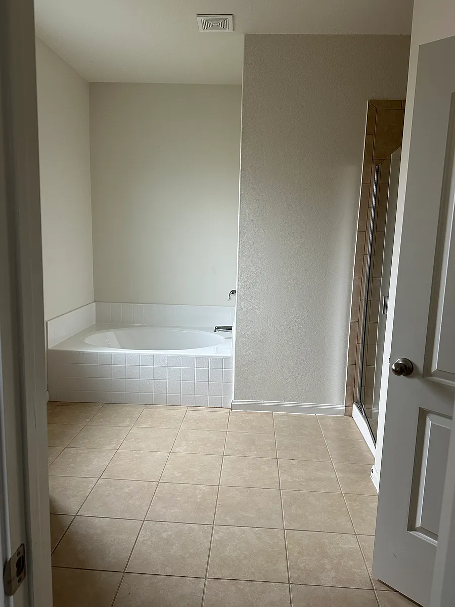 Master bath - 22706 Rustic Brick Ave