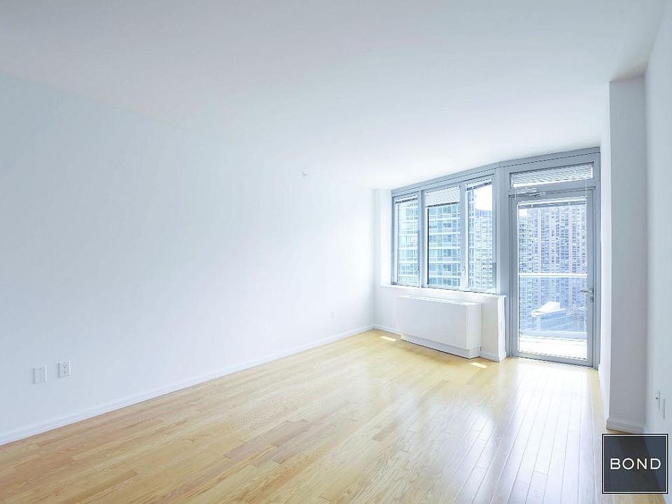 1st image of 4720 Center Blvd APT 2412