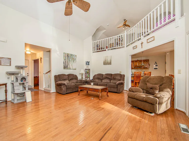 28900 Deercroft Dr — Photo 4